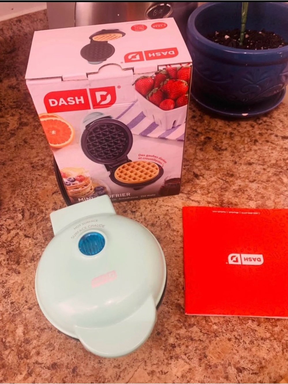Dash Mini Waffle Maker 🩵